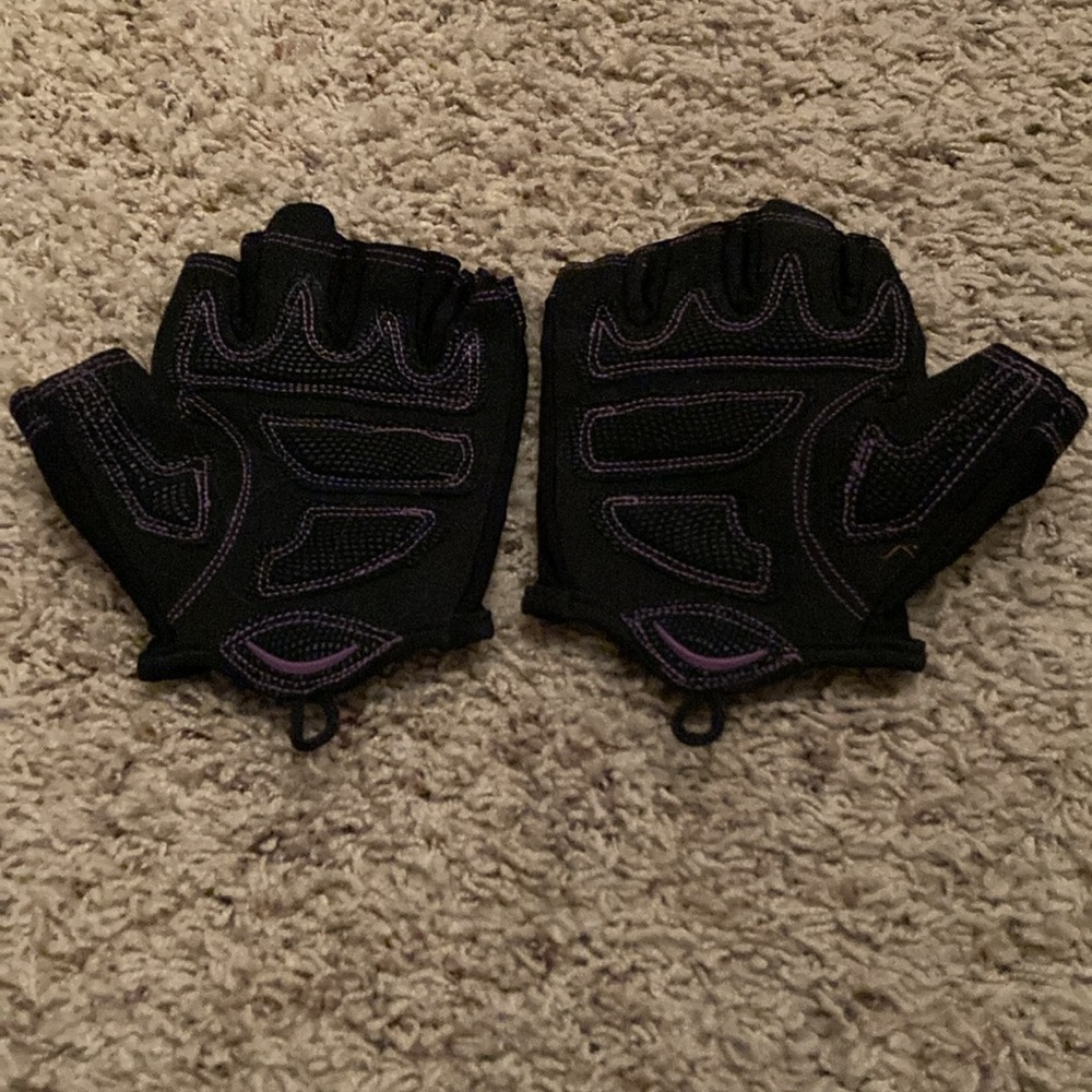 Go fit  Black and Purple Fingerless Gloves - Picture 2 of 2